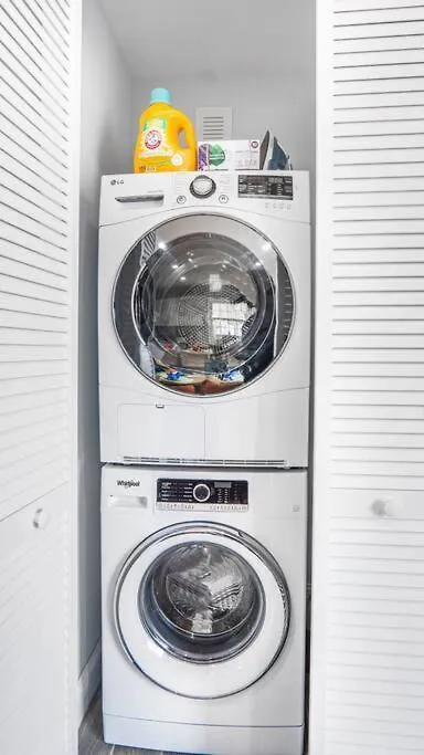 5Bd Vibrant Haven: Basketball - 10Mins To Airport Charlotte