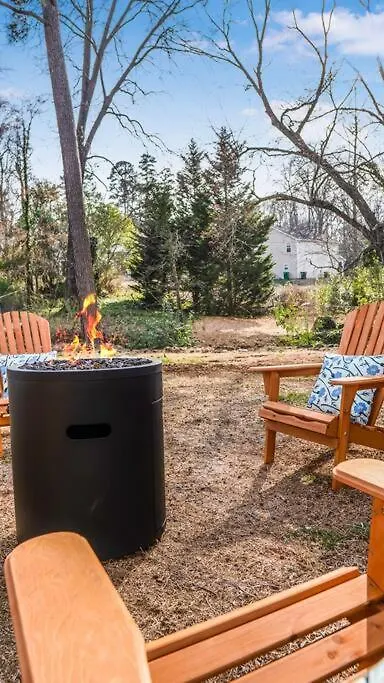 Holiday home 5Bd Vibrant Haven: Basketball - 10Mins To Airport Charlotte