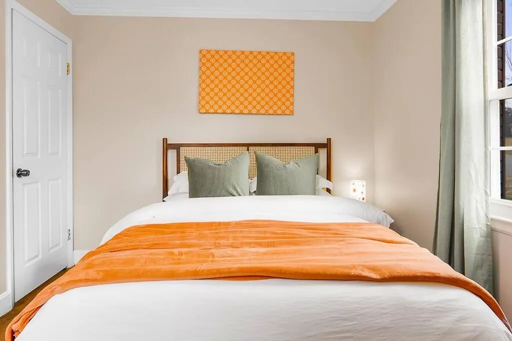 Holiday home 5Bd Vibrant Haven: Basketball - 10Mins To Airport Charlotte