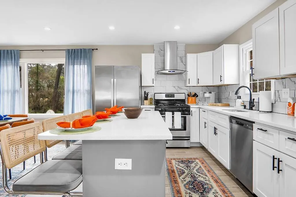 Holiday home 5Bd Vibrant Haven: Basketball - 10Mins To Airport Charlotte