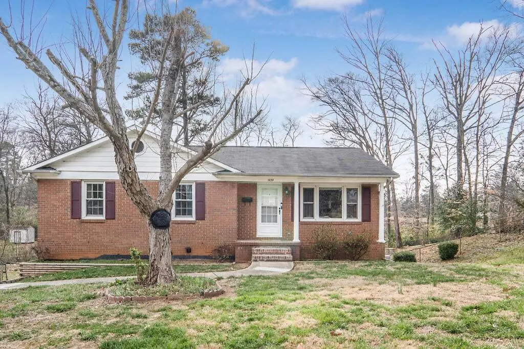 5Bd Vibrant Haven: Basketball - 10Mins To Airport Charlotte